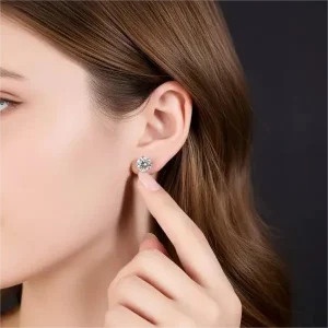 18K 2ct Moissanite Single Diamond Stud Earrings - The second picture