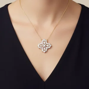 VVS1 Moissanite Four Leaf Clover Flower Pendant Necklace - The second picture