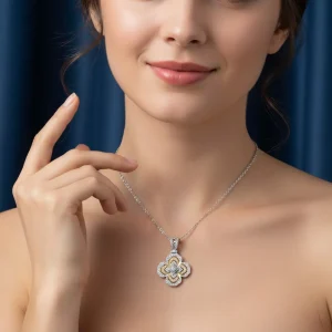 Color Separated Four Leaf Clover Flower Pendant Necklace - The second picture